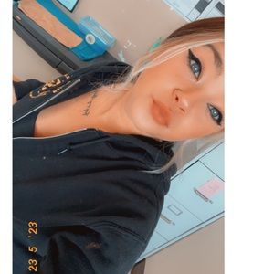 Meet your Posher, Briana